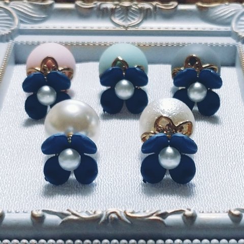 青い花のパールピアス(2ウェイ)