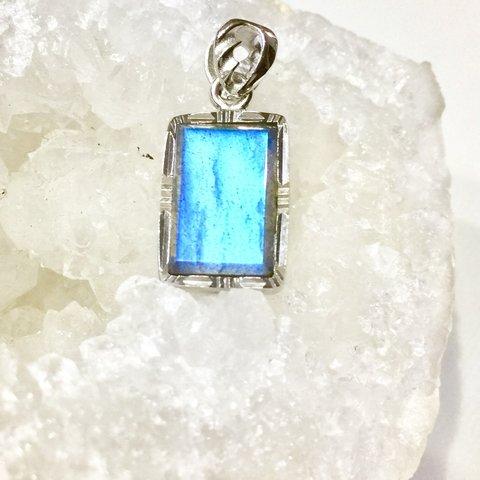 Labradorite.〜天然石ラブラドライトのペンダント〜