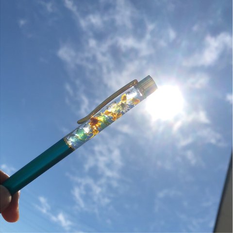 ハーバリウムボールペン  琉球ガラスでキラキラ