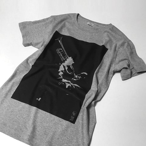 ビッグプリントのジャズマンTシャツ【ヘザーグレー】ユニセックス　クルーネックTシャツ