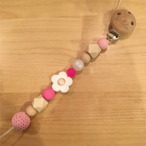 ピンクカラーのおしゃぶりホルダー  オモチャホルダー