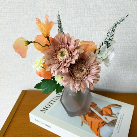 くすみガーベラのミニブーケ花瓶付き インテリア ペットお供え  造花