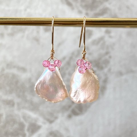 【SALE！現品】14kgf✳︎ケシパールとピンクトパーズの花びらピアス/イヤリング