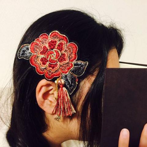 赤薔薇の刺繍バレッタ