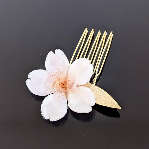 【受注制作】Everpink. こだわりの花びらで仕上げた本物の桜とゴールドリーフの髪飾り／ヘアコーム／かんざし