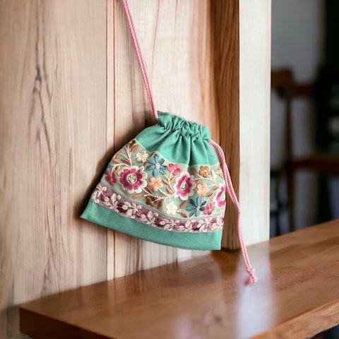 コットンリネン×インド刺繍 巾着ポーチ/巾着袋〈ミントグリーン〉