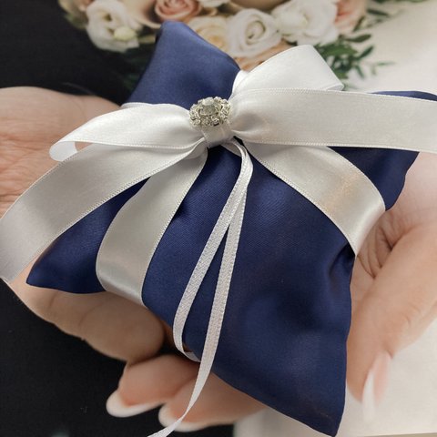 リングピロー【ロイヤルブルー】白リボン　ビジュー　ウェディング　結婚式　ブライダル サムシングブルー ネイビー