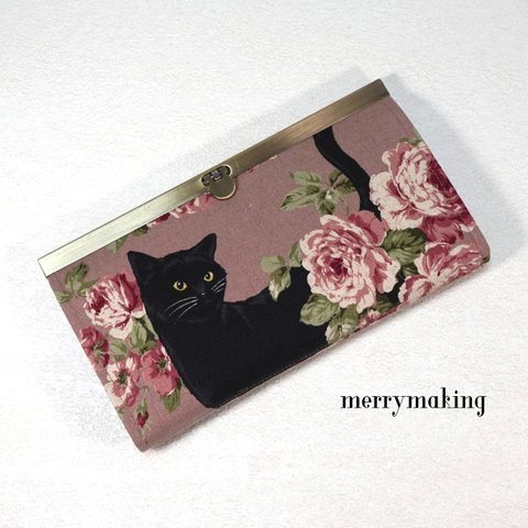 黒猫と薔薇の口金長財布/ピンク