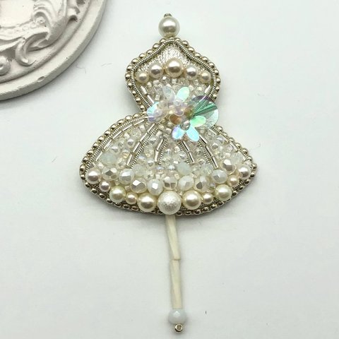 ビーズ刺繍ブローチ～トルソー