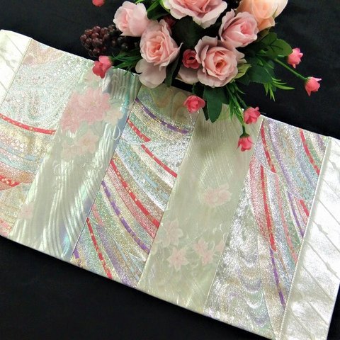 【(16)1595】31×64.5・正絹・花と虹色柄/豪華テーブルマット/帯リメイク