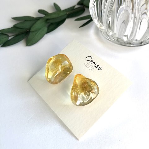 ピアス　clear color stone yellow  艶々ころんと可愛いアクセサリー