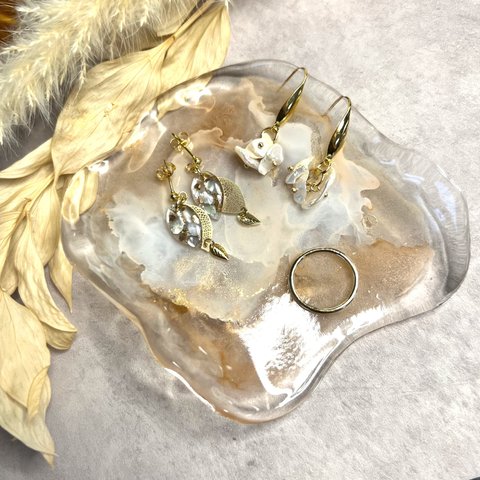 ニュアンス　アクセサリートレイ　アルコールインク　ブラウン　ホワイト　ゴールド　レジン　アクセサリートレー　リングピロー　ピアスホルダー　ギフト　お返し　プレゼント　誕生日プレゼント