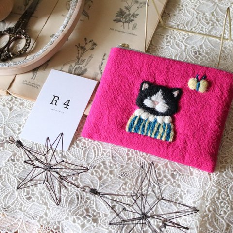 R4 刺繍ポーチ　にゃん子×お花　ビビットピンクパープル