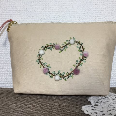 フラワーリース手刺繍ポーチ