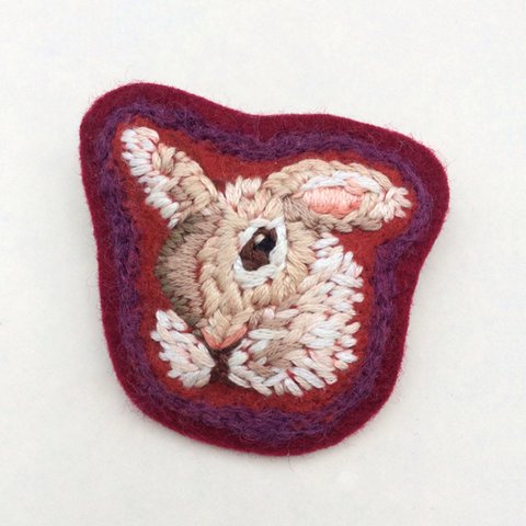 ❇︎うさぎの刺繍ブローチ❇︎