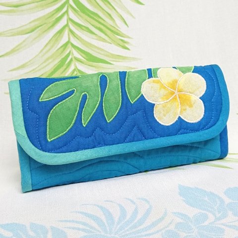ハワイアンキルトの長財布（ペールグリーン～ブルー × プルメリア)