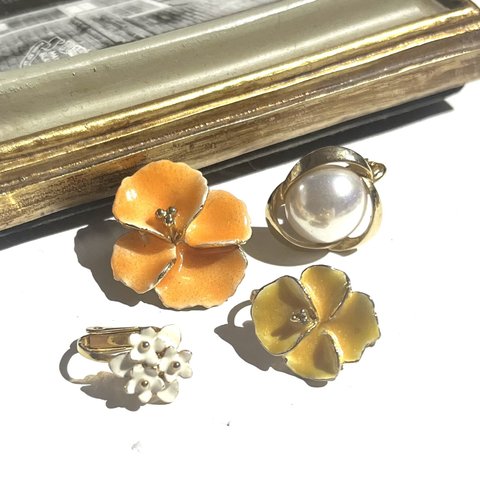 90s VINTAGE EARRING イエロー系アシメセットヴィンテージ　イヤリング　アンティーク  クラシカル　花　フラワー　大ぶり　クリップ　ナチュラル　カジュアルアシンメトリー パール