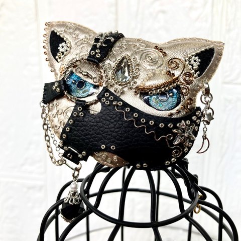 メタリック猫ブローチ　ヘビメタマスク　シャンパンゴールド