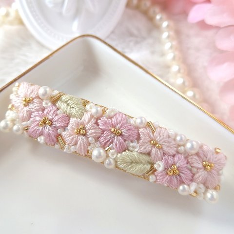 桜の刺繍バレッタ