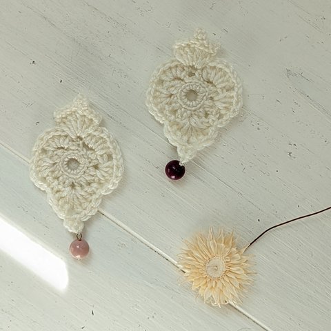 crochet カスタマイズ🎶色々選べる　ニットアクセサリー ボタニカル 白 軽い