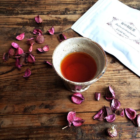 送料無料 ｢桜の和紅茶」　桜葉の砂糖漬け を ブレンド したティーバッグ の 国産紅茶 さくら