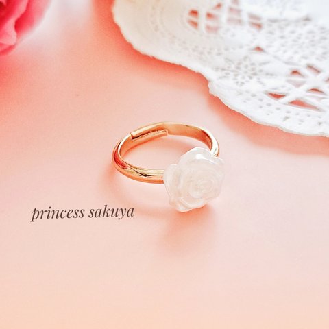 ホワイトローズ🌹フリーサイズ💍リング❤️