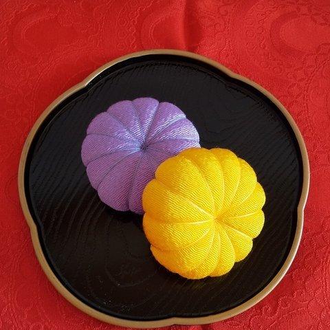 ちりめんで作った秋の和菓子　菊
