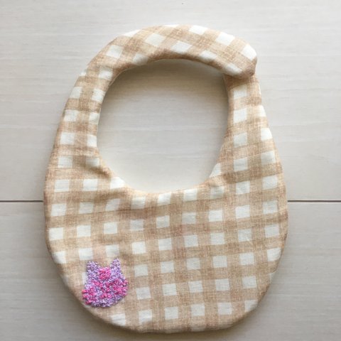 猫の刺繍★キルトガーゼのふわふわスタイ