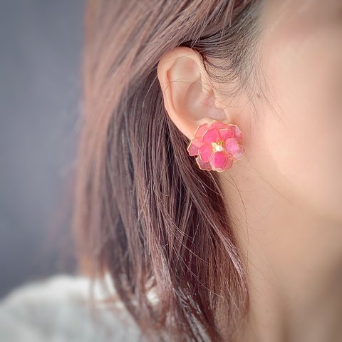 【特集掲載】色が変わる牡丹桜のイヤリング/ピアス ٭❀*ぷっくり透明感が大人綺麗・シンプルで華やか しなやかな花弁 大ぶり 春コーデ