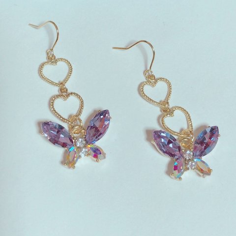 キラキラ蝶🦋のダブルハートピアス／イヤリング