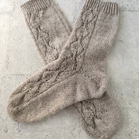 【お値下げ】葉っぱ模様の手編み靴下