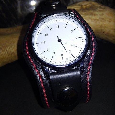 レザーブレスレット型腕時計