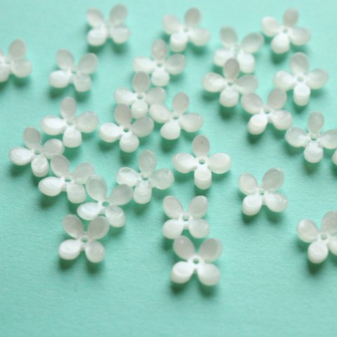 8mm お花のパーツ　ホワイト