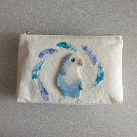 コザクラインコ（ブルー）　羊毛フェルト刺繍＆刺繍  ファスナーポーチ 