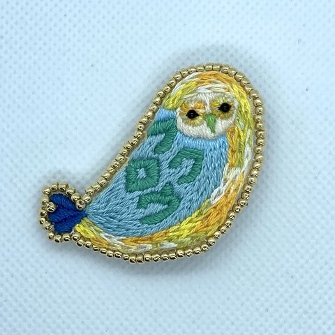 フクロウの刺繍ブローチ