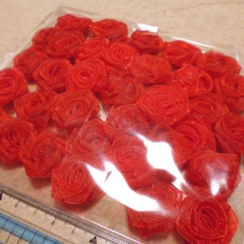 小さな赤い花の素材