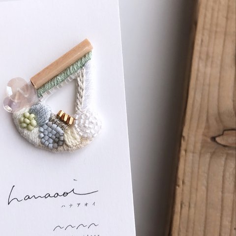 刺繍ブローチ　hanaaoi   