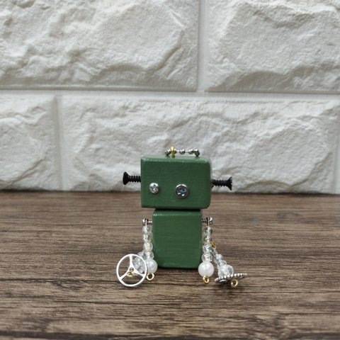 【519】木のロボット  木製雑貨　ハンドメイド　木製雑貨 インテリア　キーホルダー