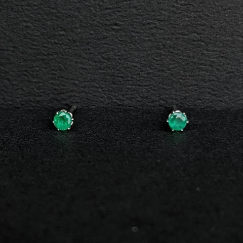 天然石▼エメラルド高品質AAA-▼爪付きスタッドピアス3mm サージカルステンレス