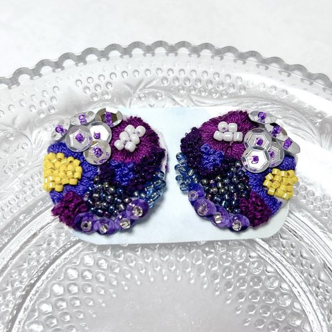 刺繍ピアスorイヤリング purple flower