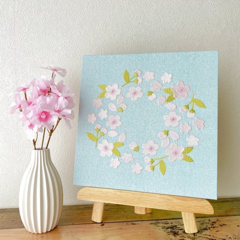 【送料無料】木製ファブリックパネル　桜リース刺繍　ブルー　23×23cm