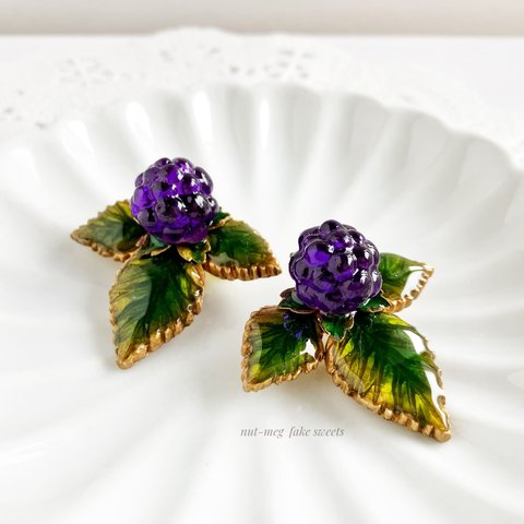 ブラックベリーのブローチ(blackberry brooch/木苺/フェイクフード/フェイクスイーツ/スイーツデコ/フルーツ/果物/レジン)