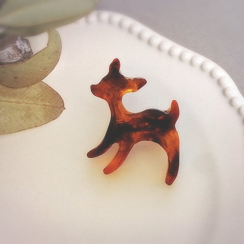 Bambi  べっ甲レジン バンビブローチ