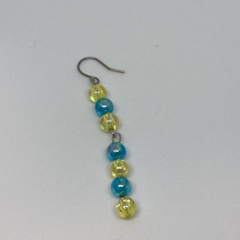 【送料無料】黄色と水色のフックピアス -earring-