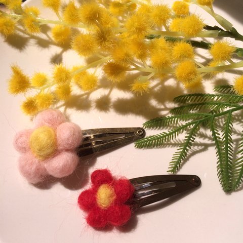 羊毛フェルトお花のヘアパッチン