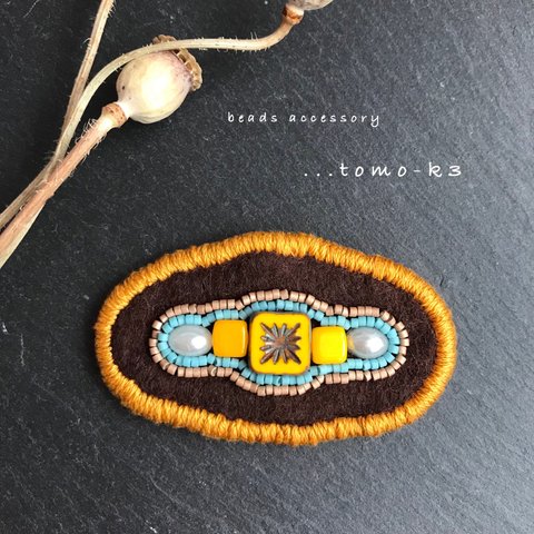 チェコビーズ刺繍のバレッタ