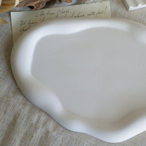 oval distorted tray