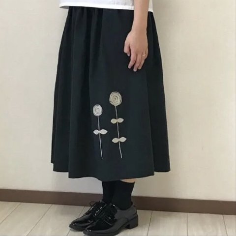 ＊ぐるぐるお花 〜手刺繍 ギャザースカート