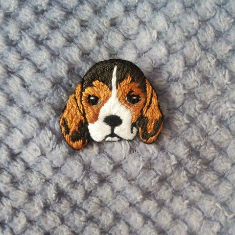 【受注製作】ビーグルの刺繍ブローチ　犬