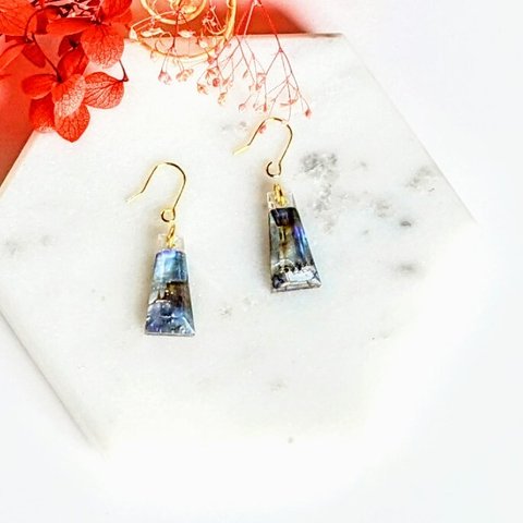 ブルー螺鈿の台形ピアスイヤリング【1699】Blue mother-of-pearl trapezoidal earrings